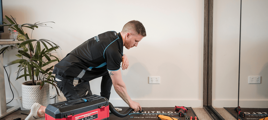 2308whitelockelec0049 3